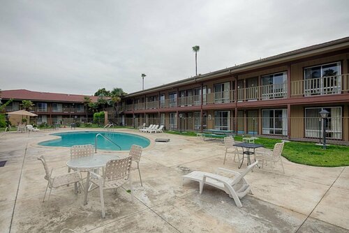 Гостиница Ramada by Wyndham Modesto Yosemite Area в Модесто