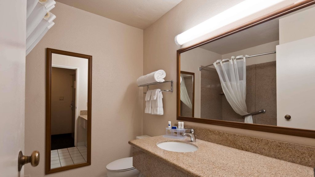 Фото Best Western Village Inn