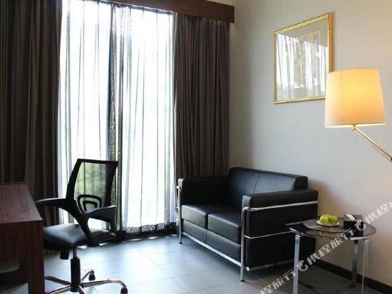 Фото Symphony Suites