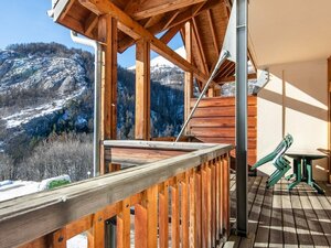 Spacious apartment with a view near the slopes of Valloire