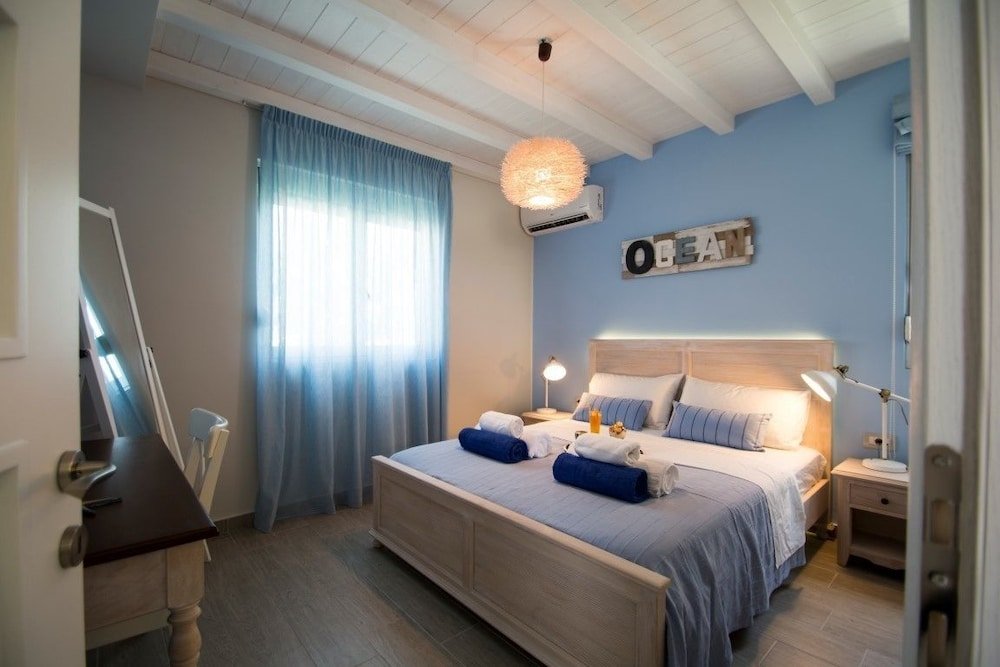 Фото Seabreeze Villa - with Jacuzzi & heated pool