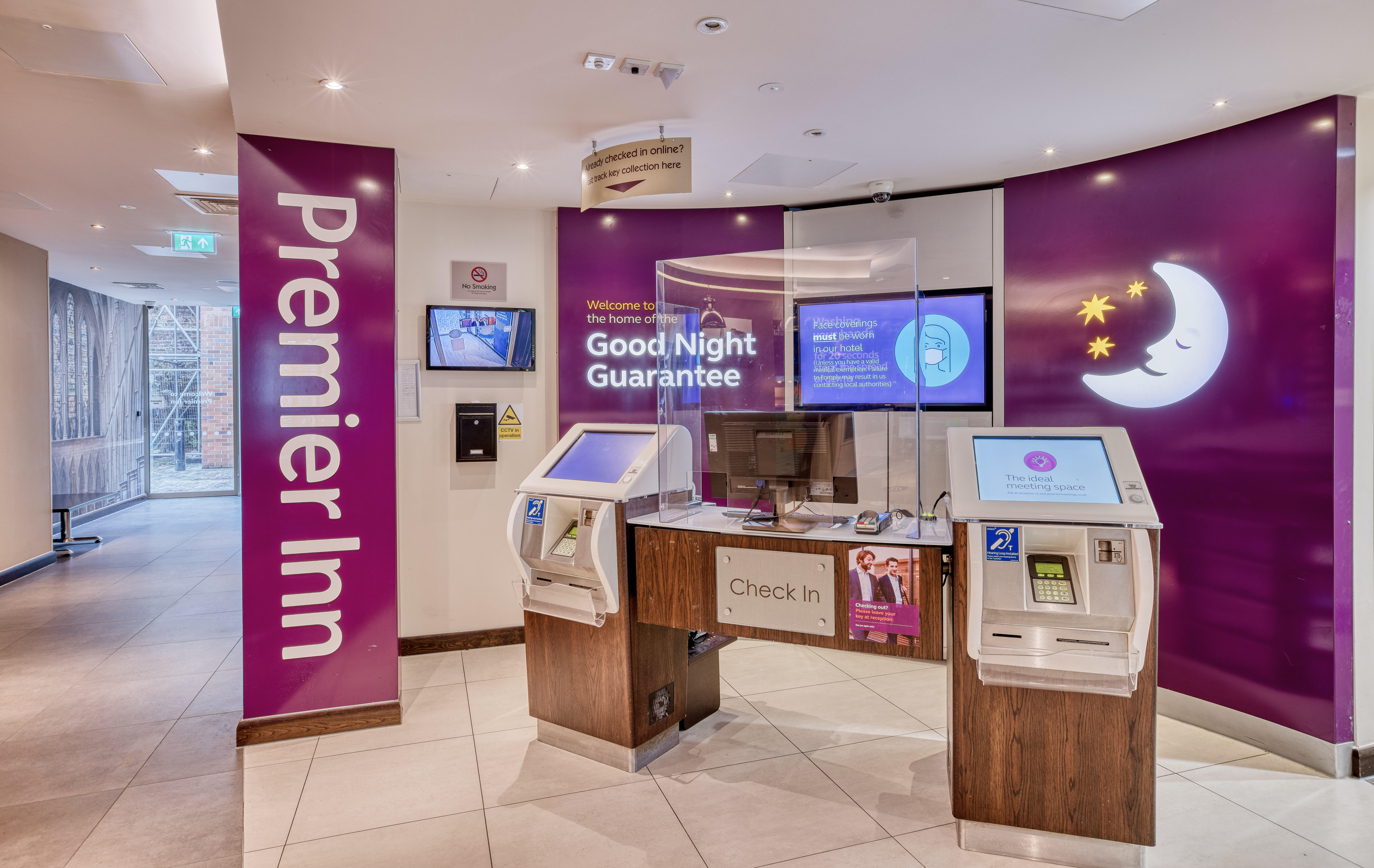 Фото Premier Inn Southwark Borough High St