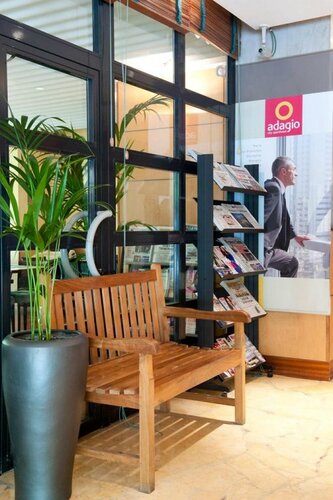 Гостиница Aparthotel Adagio La Défense Kléber в Курбевуа