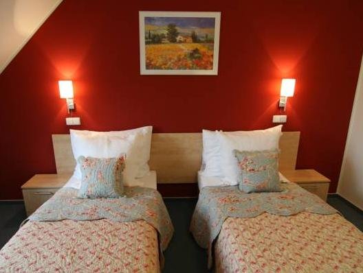 Фото Hotel Chvalska Tvrz