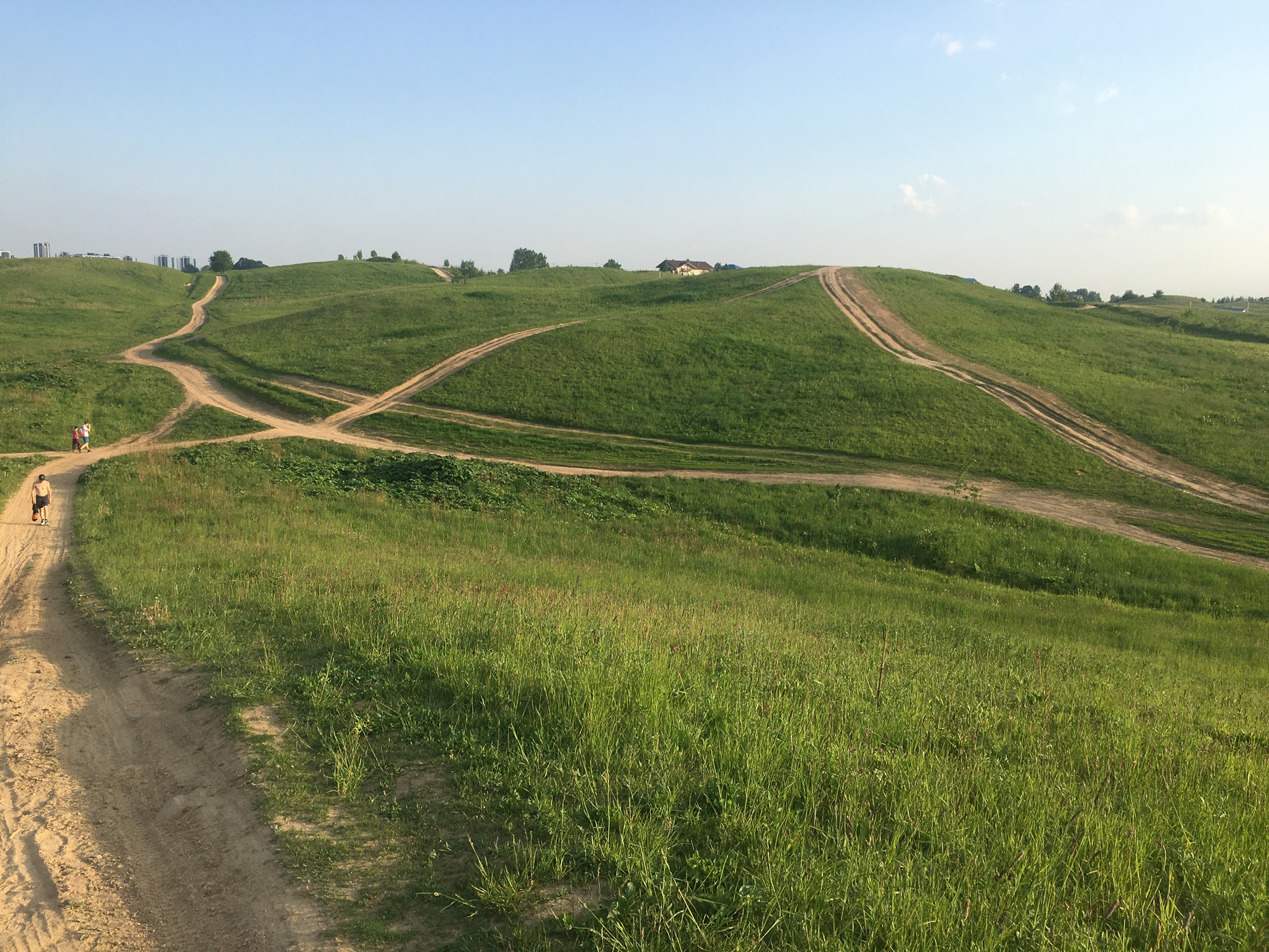 Chaqaloq sindirilgan va butunlay axlat kabi sikilgan