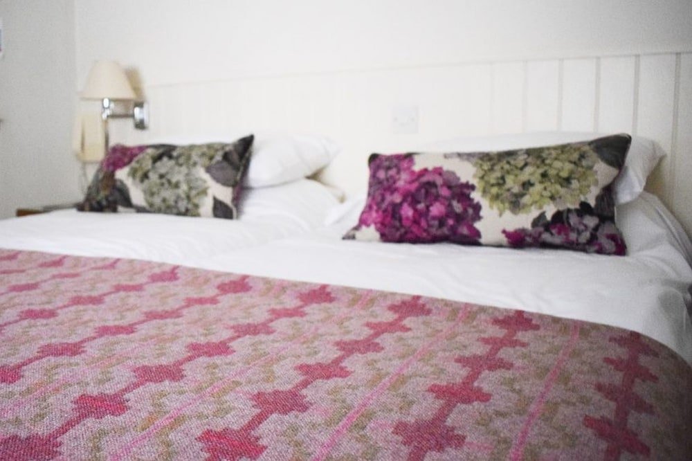 Фото The Knoll House