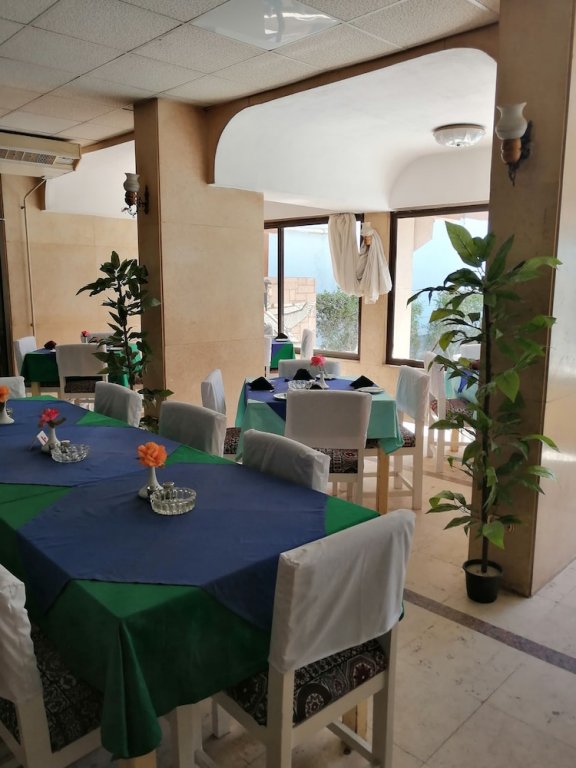 Фото Shady Hotel