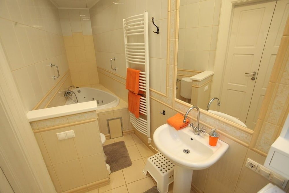 Фото Dfive Apartments - Bathory