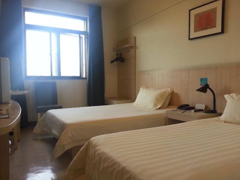 Фото Jinjiang Inn Jinan Jingsanweiba Road