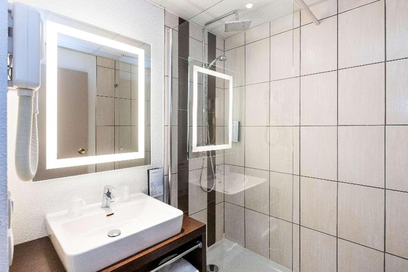 Фото Campanile Reims Centre Cathedrale