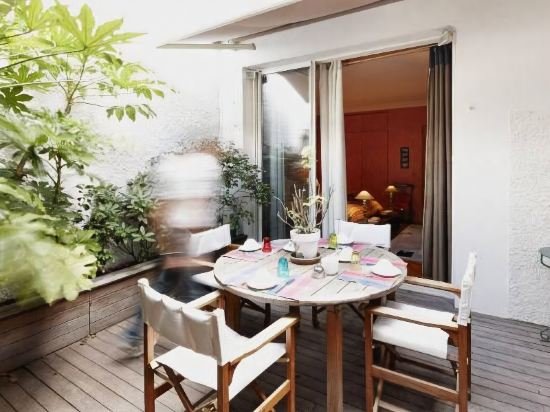 Фото Patio de l'Intendance