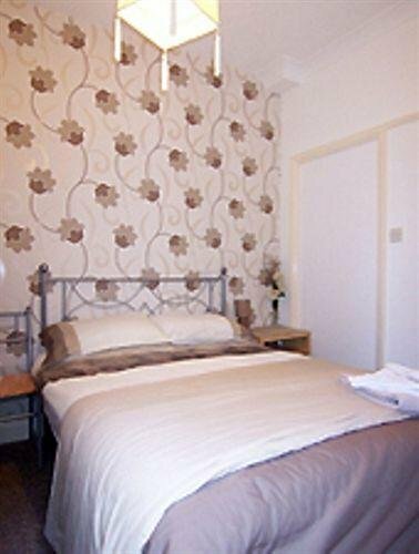 Гостиница Chomley Self Contained Holiday Flats в Скарборо