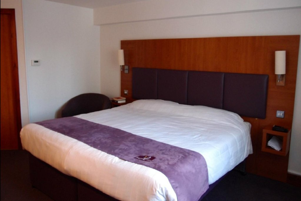 Фото Premier Inn Edinburgh Central hotel