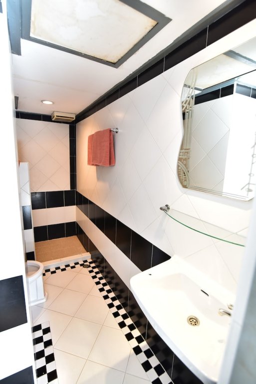 Фото Enjoy Andre Restaurant & Room