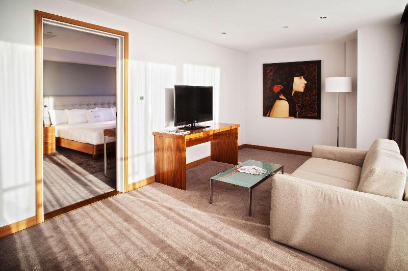 Фото DoubleTree by Hilton Hotel Lincoln