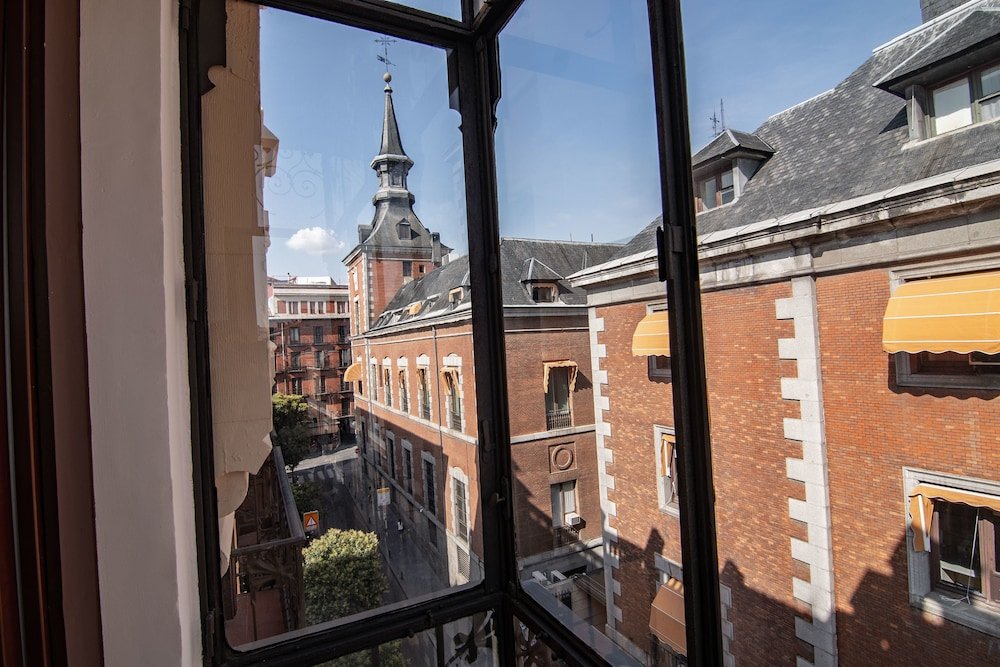 Фото Plaza Mayor Suites & Apartments