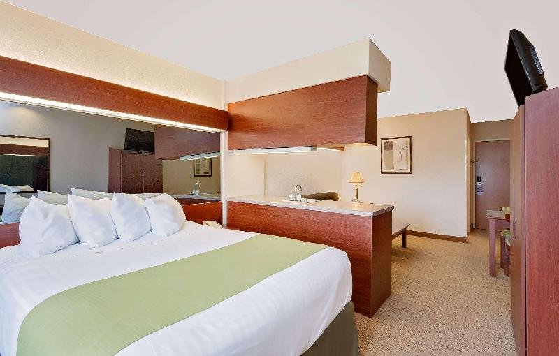 Фото Microtel Inn & Suites by Wyndham Wellsville