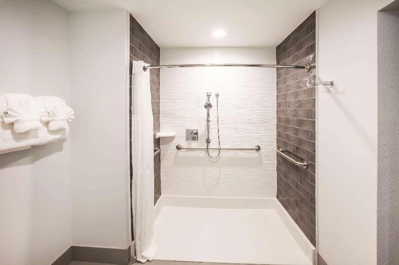 Фото Holiday Inn Express Dallas Downtown, an Ihg Hotel