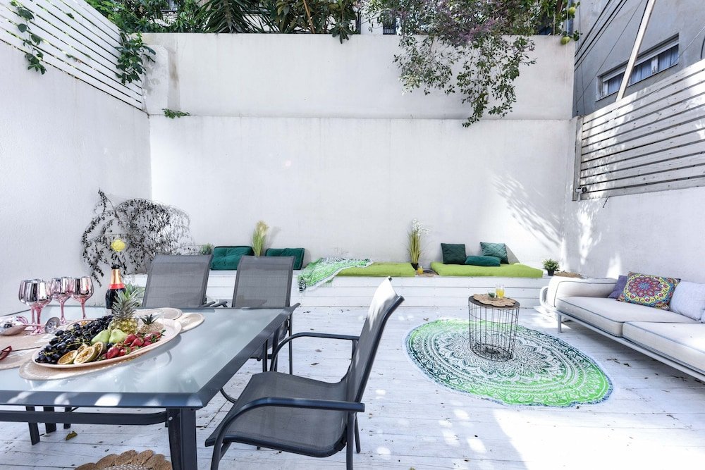 Фото Beautiful Interior with Private Outdoor