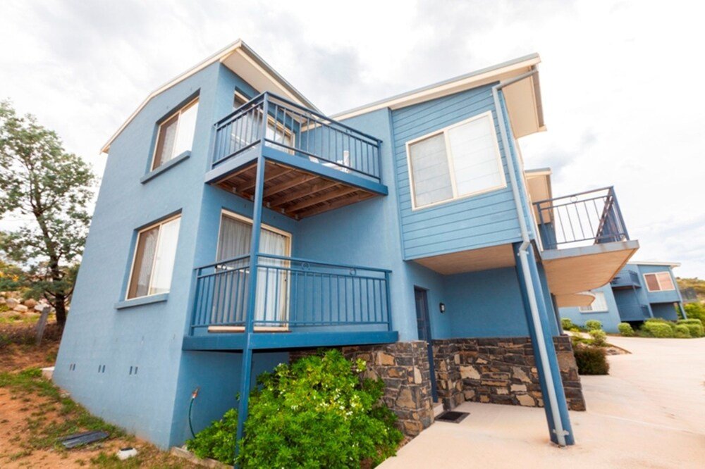 Фото Torino 3 - Lake Jindabyne & Snowy Mountain Views