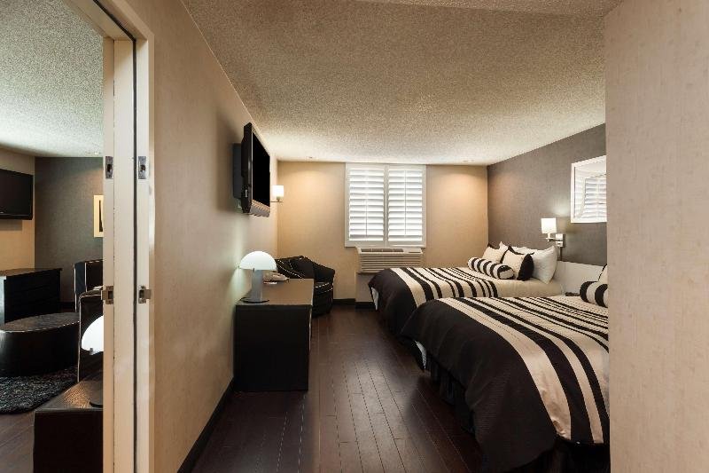 Фото Ramada Plaza by Wyndham West Hollywood Hotel & Suites