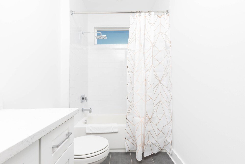 Фото Domio Sylvan Park Elegant 8br 2 Houses