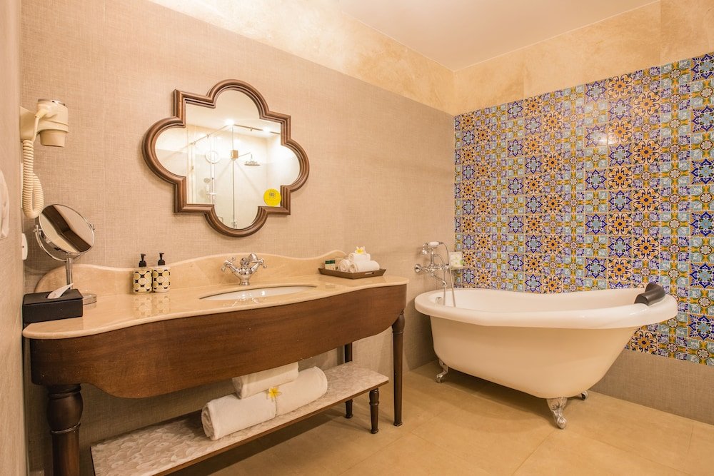 Фото Lemon Tree Amarante Beach Resort, Goa