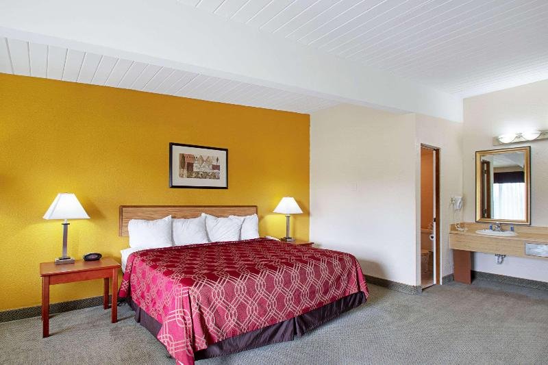 Фото Travelodge by Wyndham Appleton