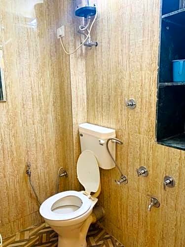 Фото Travellers Inn Mumbai