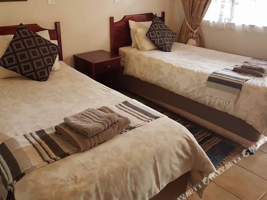 Фото Lilac Lodge Purple House