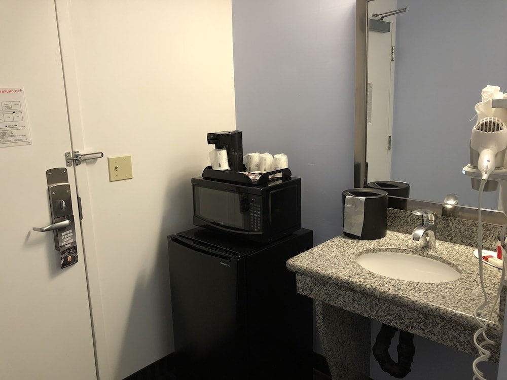 Фото Super 8 by Wyndham San Bruno sf Intl Arpt West