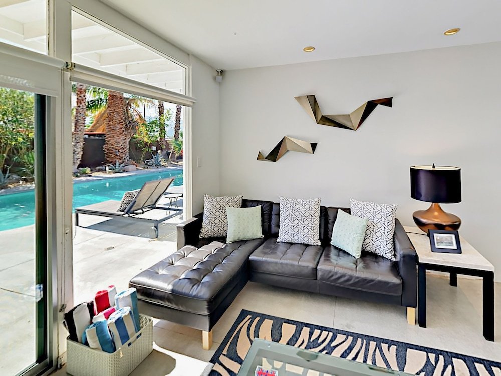 Фото 3br 2ba Jack LaLanne House by RedAwning