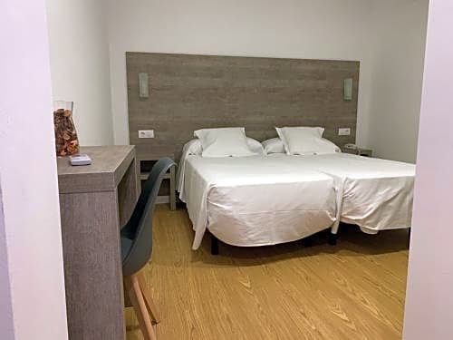 Фото Hostal Atenas