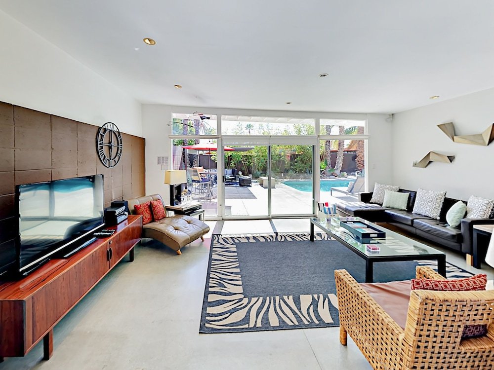 Фото 3br 2ba Jack LaLanne House by RedAwning