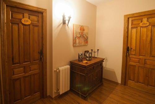 Внешний вид отеля Hostal Hostatgeria Sant Jaume в Ла-Побла-де-Бенифассе, фото 4