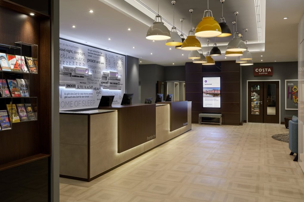 Фото Premier Inn Hamburg City