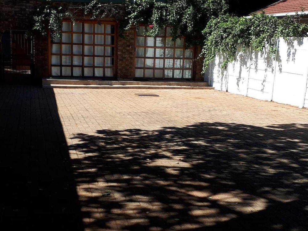 Фото Self Catering Studio Cottage