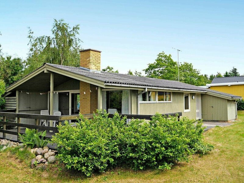 Жильё посуточно Comfortable Holiday Home in Glesborg With Roofed Terrace