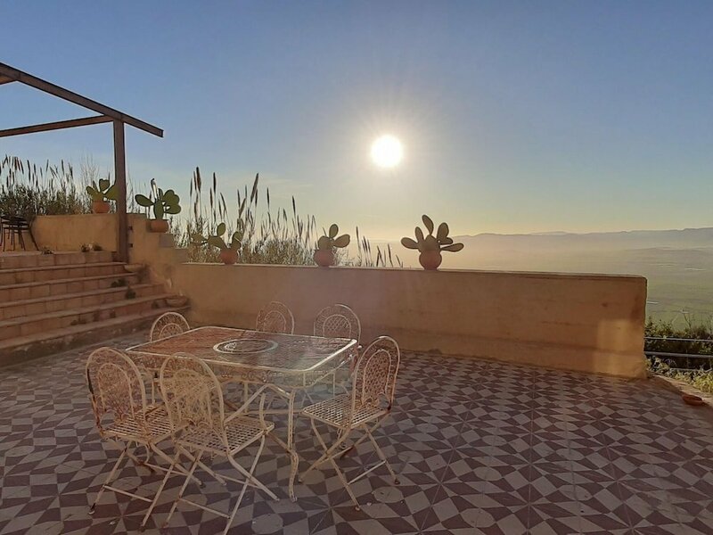 Гостиница Beautiful Holiday Home in Niscemi With Private Garden