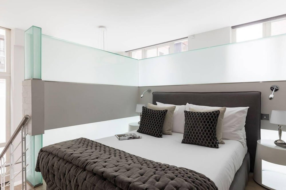 Фото Stylish Modern 1br in Covent Garden