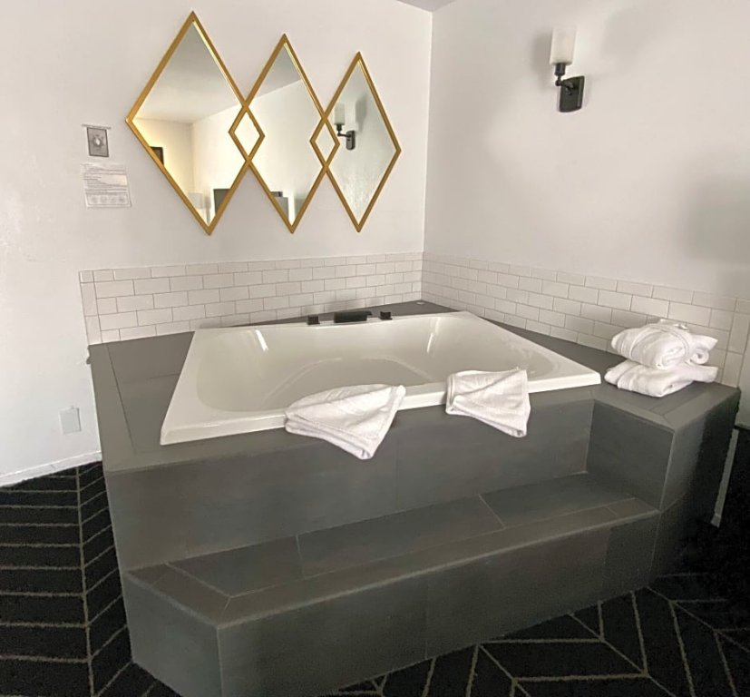 Фото Masterpiece Hotel