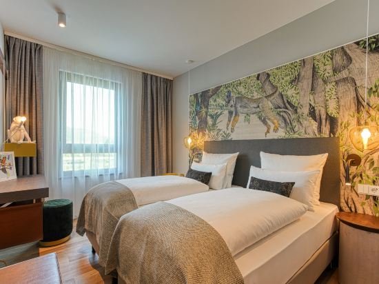 Фото Premier Inn Heidelberg City Bahnstadt Hotel