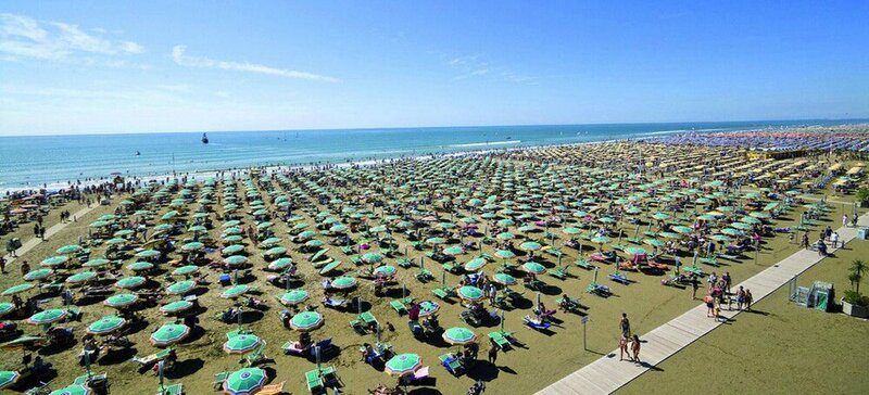 Апартаменты Lido Dei Pini Near Beach And Shopping Street