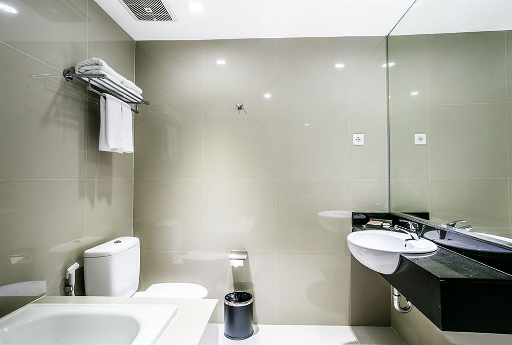 Фото G Suites Hotel by Amithya