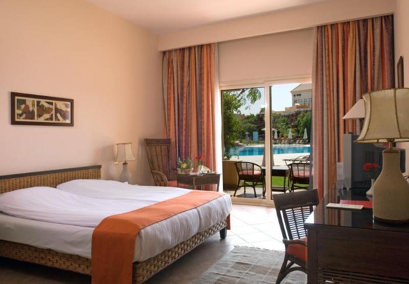 Фото Swiss Inn Pyramids Golf Resort