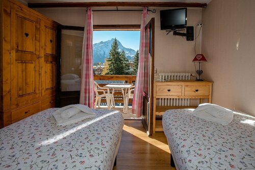 Гостиница Hotel Le Cairn в Ле-Дёз-Альп