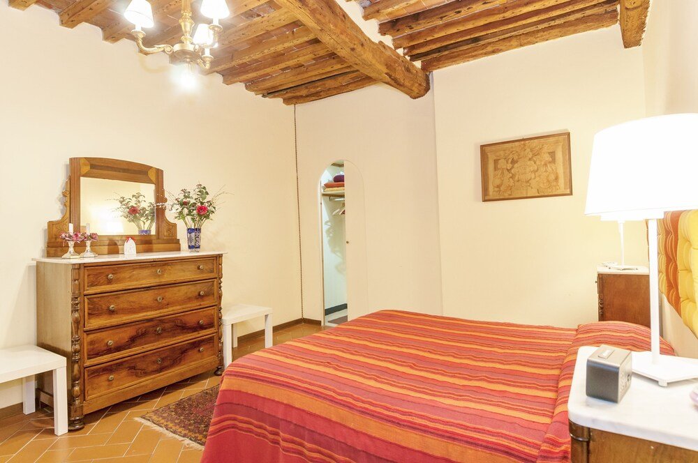 Фото Palazzo della Stufa - Apartments for rent in Lucca