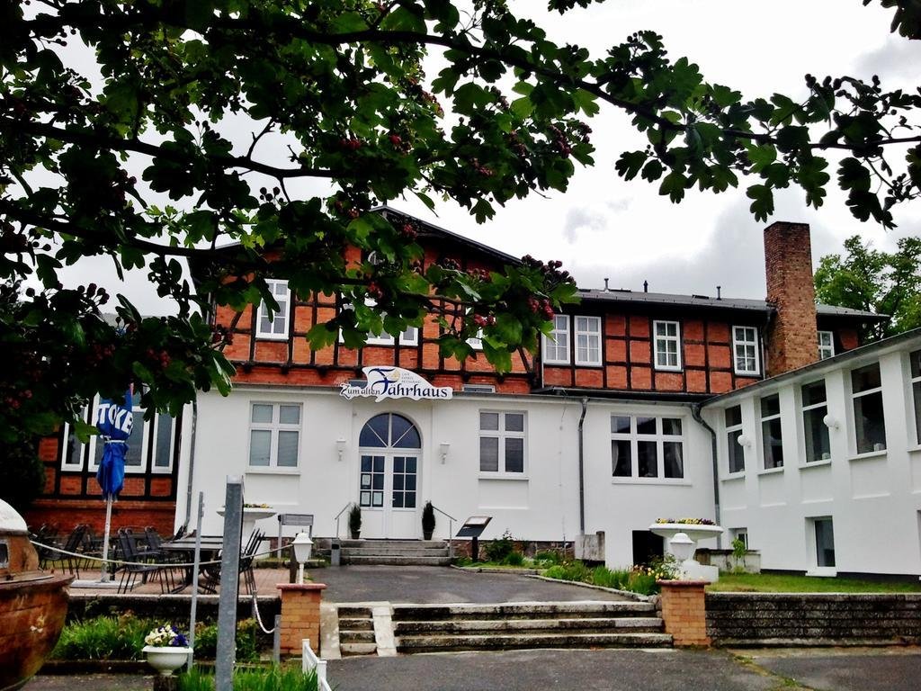 Фото Hotel Pension Zum Alten Fährhaus