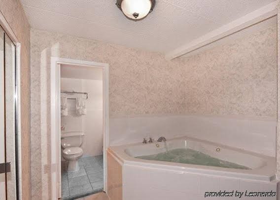 Фото Rodeway Inn Meadowlands