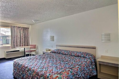 Гостиница Rodeway Inn Near Hall of Fame в Норт Кантон